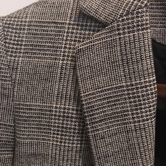 Plaid tailored H & M blazer. Size 2. - Picture 5 of 6